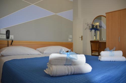 Postel nebo postele na pokoji v ubytování Martina's Hotel