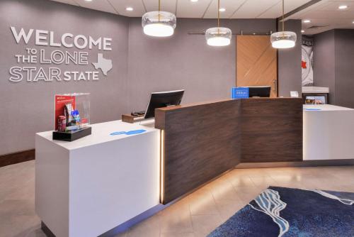 a welcome to the lone star state office lobby at Hampton Inn & Suites Legacy Park-Frisco in Frisco