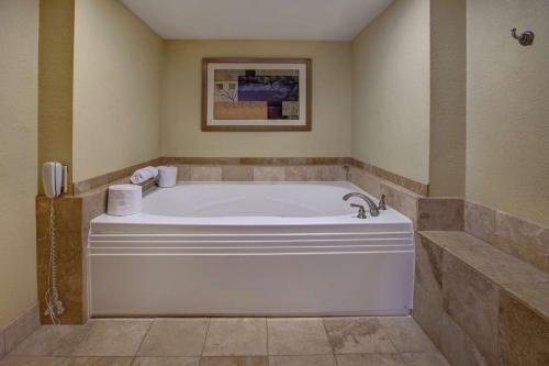 a bath tub in a bathroom with a tile floor at Hampton Inn Fort Wayne-Southwest in Fort Wayne