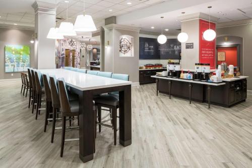 Hampton Inn & Suites Memphis-Beale Street Image