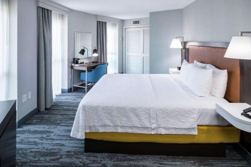Hampton Inn & Suites Memphis-Beale Street Image