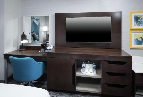 Hampton Inn & Suites Memphis-Beale Street Image