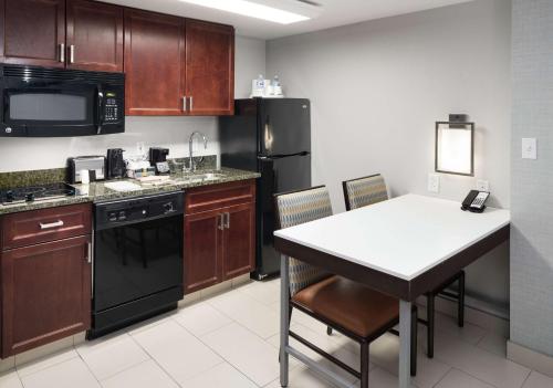 Hampton Inn & Suites Memphis-Beale Street Image