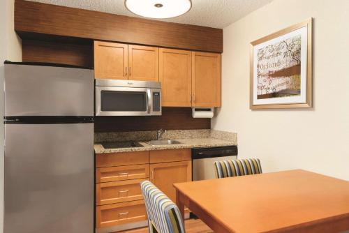 Dapur atau dapur kecil di Homewood Suites by Hilton Orlando-International Drive Convention Center