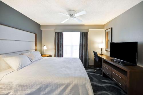Homewood Suites by Hilton Phoenix-Biltmore Image