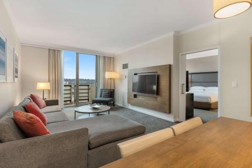 Μια τηλεόραση ή/και κέντρο ψυχαγωγίας στο DoubleTree by Hilton San Diego-Mission Valley