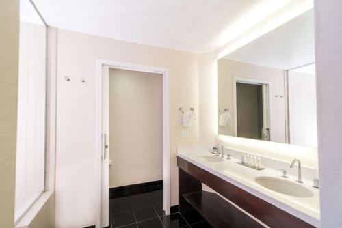DoubleTree by Hilton San Diego-Mission Valley Image