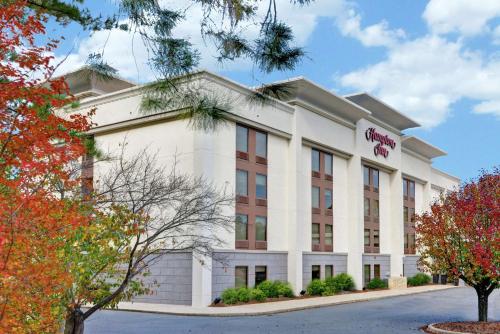 a rendering of the front of the hotel at Hampton Inn Salisbury in Salisbury