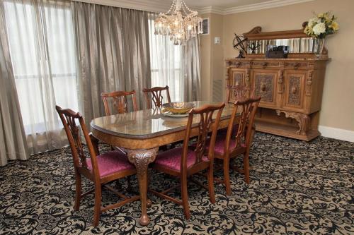 a dining room with a table and chairs at President Abraham Lincoln - A Doubletree by Hilton Hotel in Springfield
