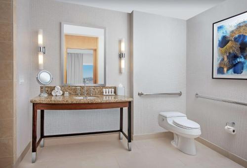 Hilton San Diego Bayfront Image