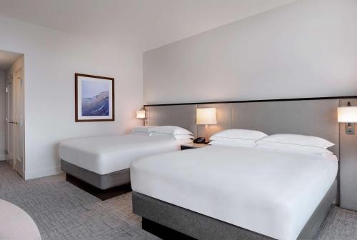 Una cama o camas en una habitación de Hilton San Diego Bayfront