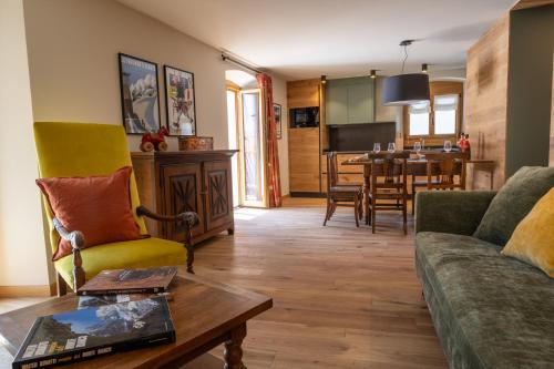 a living room with a couch and a table at Maison Luboz - Courmayeur in Courmayeur
