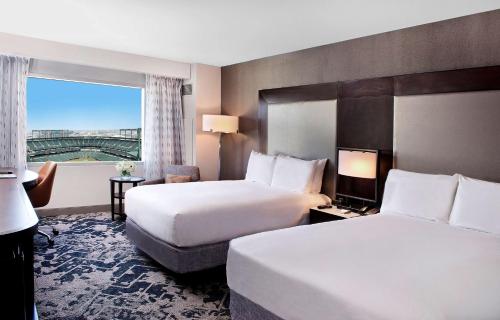Hilton Baltimore Inner Harbor Image