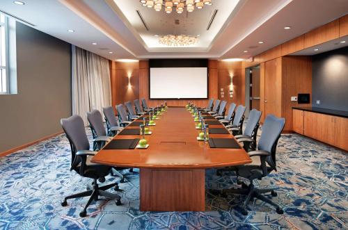 Hilton Baltimore Inner Harborにあるビジネスエリアまたは会議室
