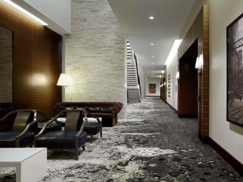 Posezení v ubytování Hilton Columbus Downtown