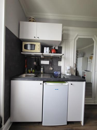 Photo de la galerie de l'établissement Studio meublé classé à Chatel Guyon ville thermale, à Châtel-Guyon