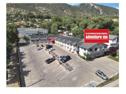 an overhead view of a parking lot with cars parked at Adventure Inn - Glenwood Springs in Glenwood Springs