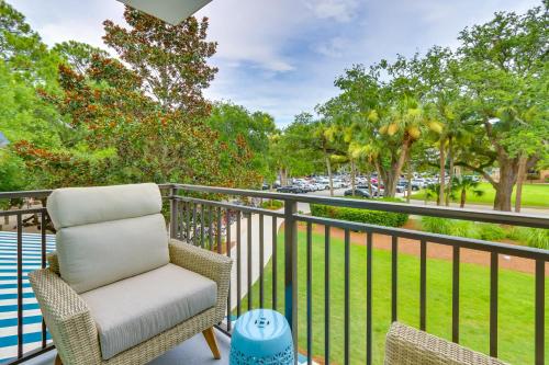Walk to Pier & Golf: Heart of Harbour Town Condo photo 10
