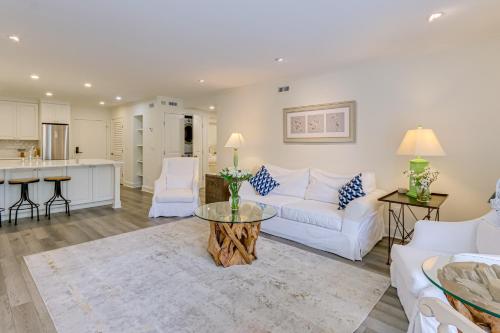 Walk to Pier & Golf: Heart of Harbour Town Condo photo 12