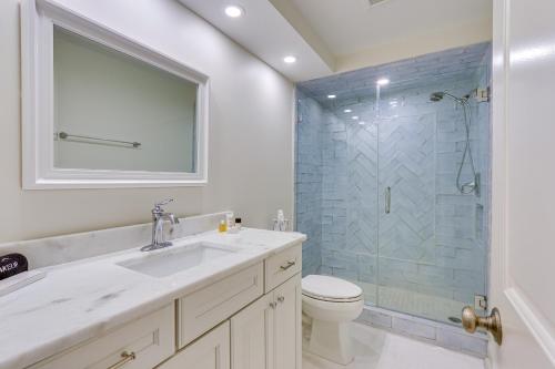 Walk to Pier & Golf: Heart of Harbour Town Condo photo 19