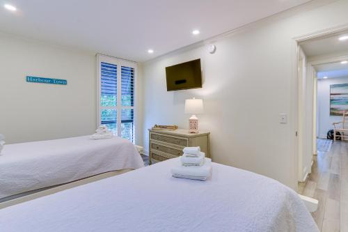 Walk to Pier & Golf: Heart of Harbour Town Condo photo 21