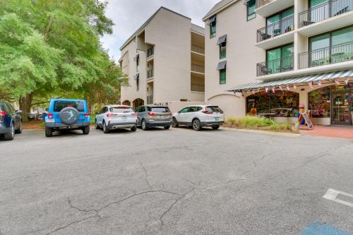 Walk to Pier & Golf: Heart of Harbour Town Condo photo 23