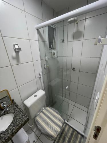 Apartamento em condomínio 24 hrs tesisinde bir banyo