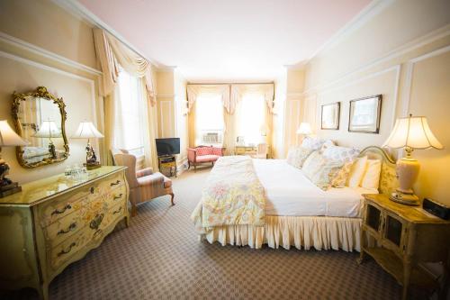 La Reserve Bed and Breakfast Image