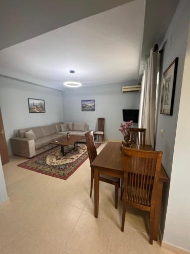 Posezení v ubytování Apartment in Skanderbeg Square - Tirana Center 2