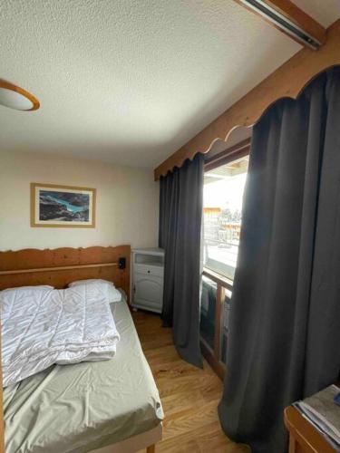Postel nebo postele na pokoji v ubytování Chamrousse a 50m des pistes appart 4/6