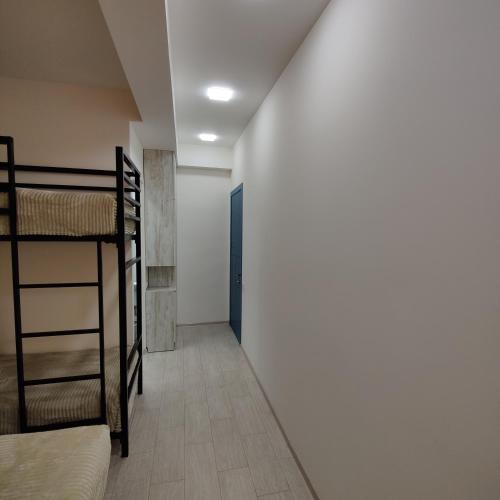 Ein Bett oder Betten in einem Zimmer der Unterkunft Checkpoint Goght