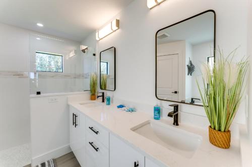 Fotografie z fotogalerie ubytování Private Pool and Grill Cape Coral Vacation Rental! v destinaci Cape Coral