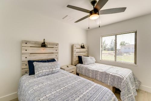 Postel nebo postele na pokoji v ubytování Private Pool and Grill Cape Coral Vacation Rental!