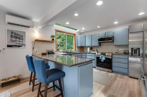 Una cocina o zona de cocina en Fletcher Bay Overlook