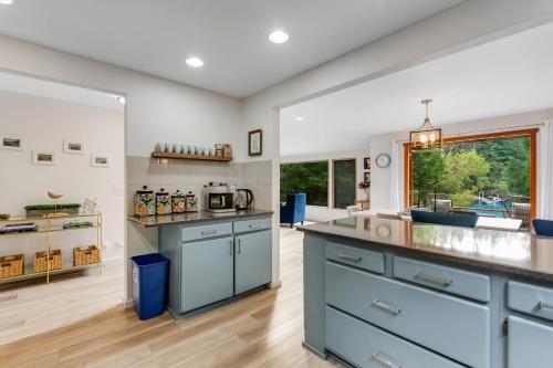 Una cocina o zona de cocina en Fletcher Bay Overlook