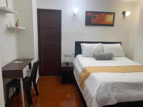 Postel nebo postele na pokoji v ubytování Hotel Avenida 3 Real en el norte de Cali
