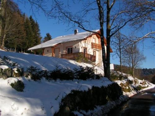 Chalet spacieux avec balcon, WiFi gratuit, proche lac et station de ski