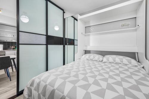 a bedroom with a large bed and a table at Luxury Downtown Toronto 2 Bedroom Suite with City and Lake Views and Free Parking in Toronto
