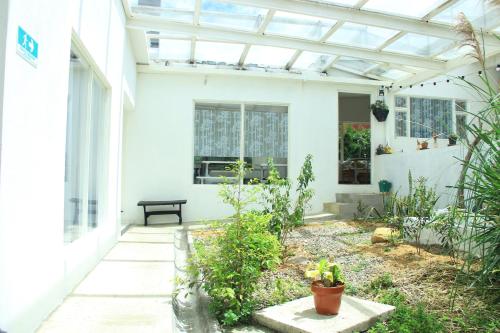 a white house with a glass roof at Casa Caliza Bienestar & Descanso in El Carmen