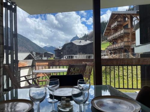 Studio ski aux pieds avec balcon ensoleillé, WIFI à Morzine