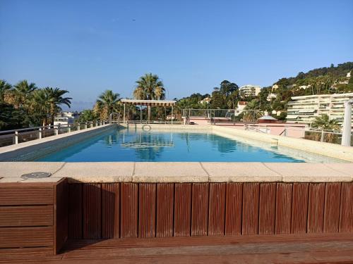 Photo de la galerie de l'établissement Résidence L'Iliade Appartement à 5 mn des plages Vue mer Parking gratuit, à Vallauris