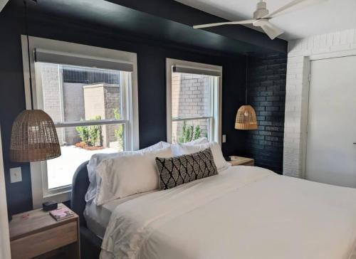 Voodi või voodid majutusasutuse The Vinyl Suite on Music Row toas