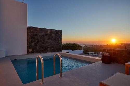 Πισίνα στο ή κοντά στο Santorini Hillside Suites & Villas