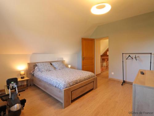 Galeriebild der Unterkunft Maison ancienne avec jardin et spa extérieur - FR-1-497-168 in Le Pin-la-Garenne