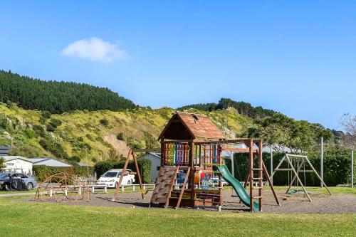 Herní místnost nebo prostor pro děti v ubytování Port Waikato Holiday Park