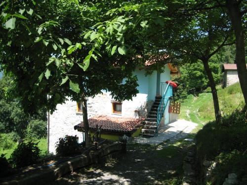 a house with a staircase leading up to it at Agriturismo Al Marnich in Schignano
