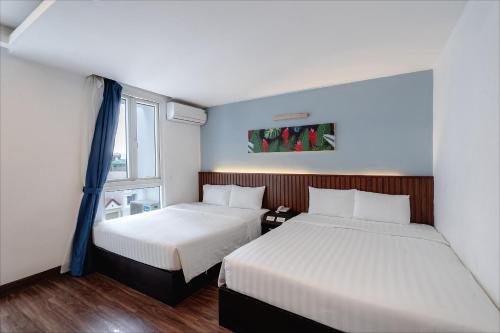 Ένα ή περισσότερα κρεβάτια σε δωμάτιο στο King Hotel