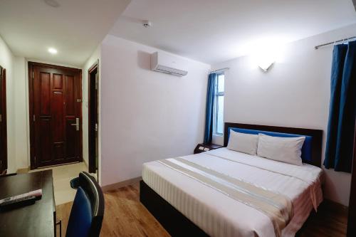 Ένα ή περισσότερα κρεβάτια σε δωμάτιο στο King Hotel