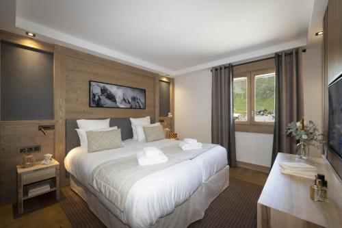 Postel nebo postele na pokoji v ubytování MGM Hôtels & Résidences - Hôtel Alpen Lodge