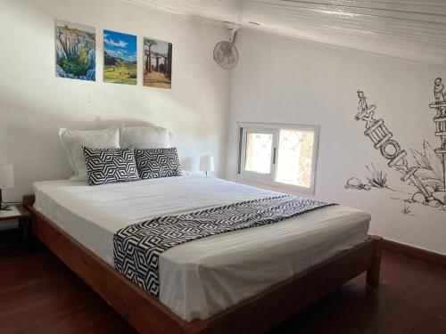 a bedroom with a large bed in a room at VILLA ESPOIR # Joyau secret # commodités # confort # prox centre ville in Antananarivo